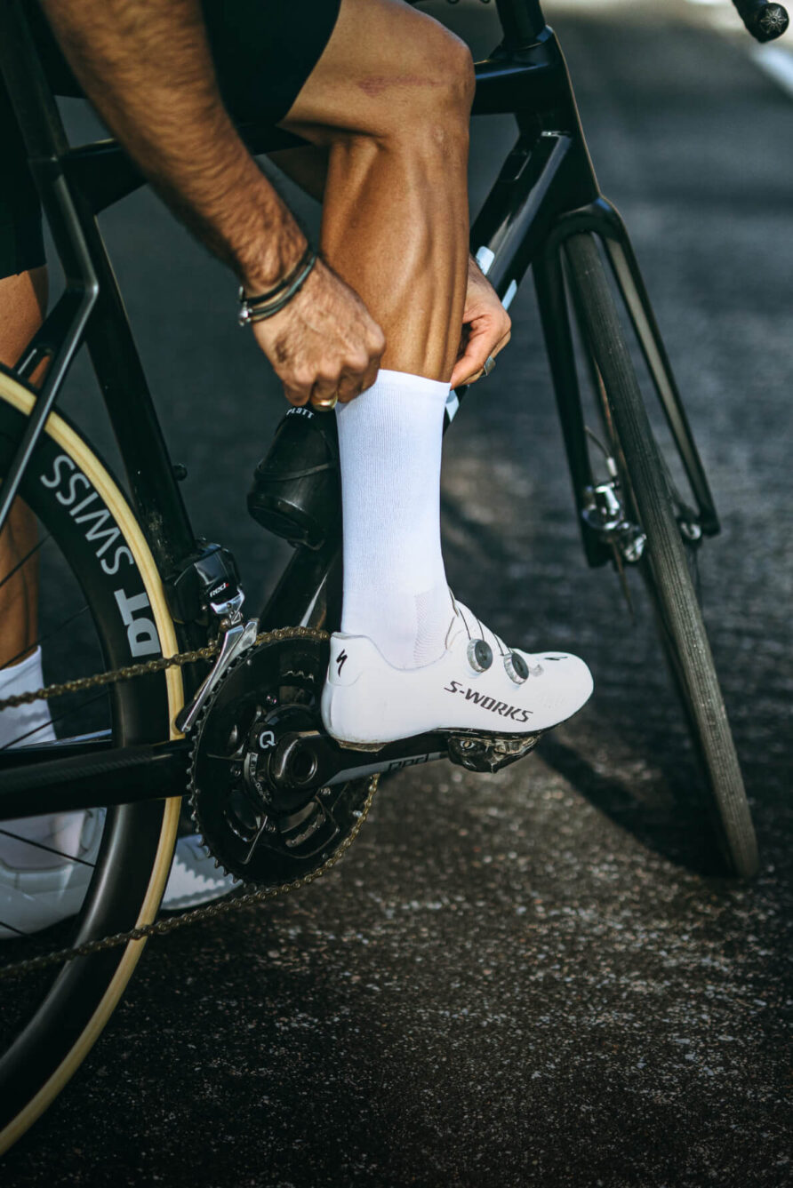 noloco classic white cycling socks with s-works shoe rear view