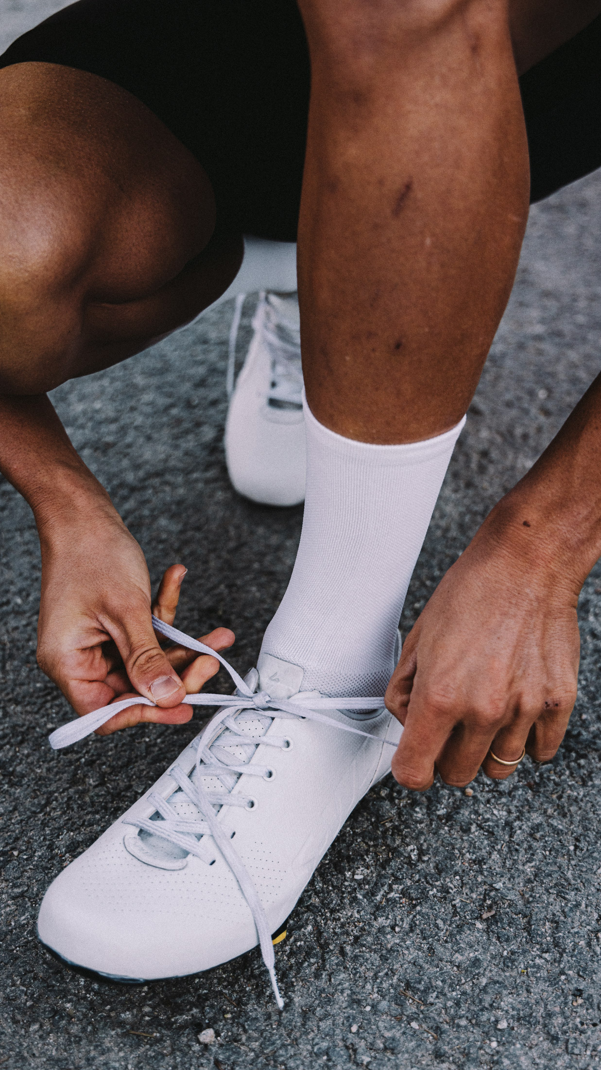 A pair of white classic cycling socks made from lightweight, breathable PROLEN® yarn, displayed on a clean background, showcasing their timeless design and high calf length for optimal performance.